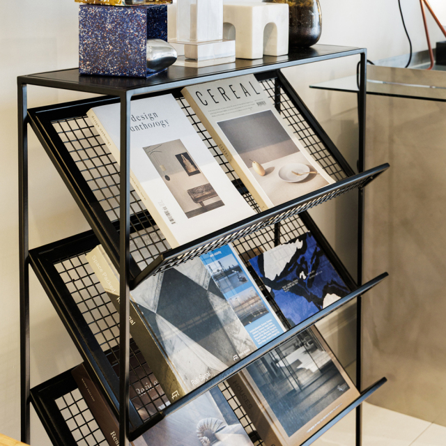 IRON DISPLAY MAGAZINE RACK