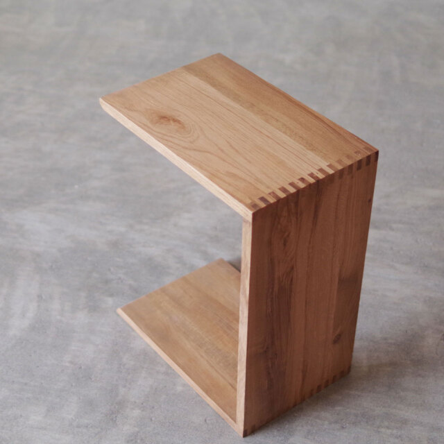 ST OAK SIDE TABLE