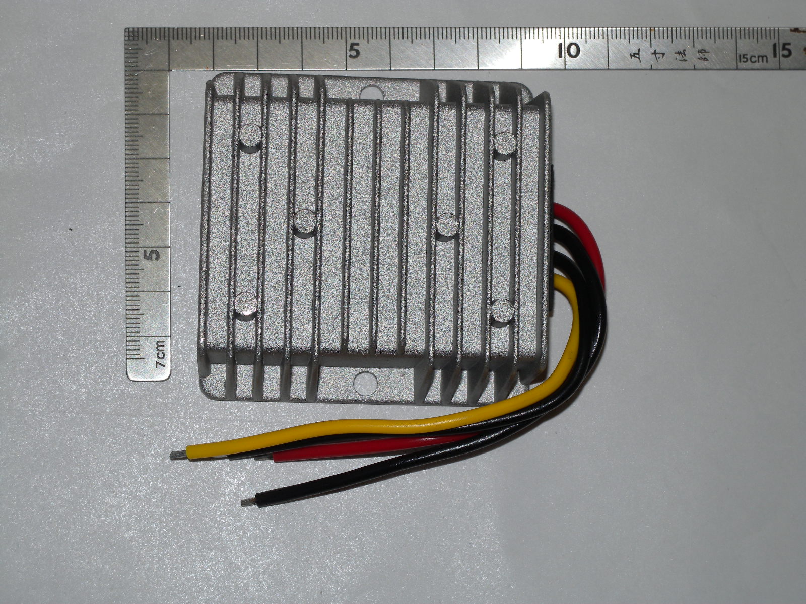 DC9V～36Vを13.8Vに変換　DC-DCコンバーター 最大電流30A　昇圧降圧兼用