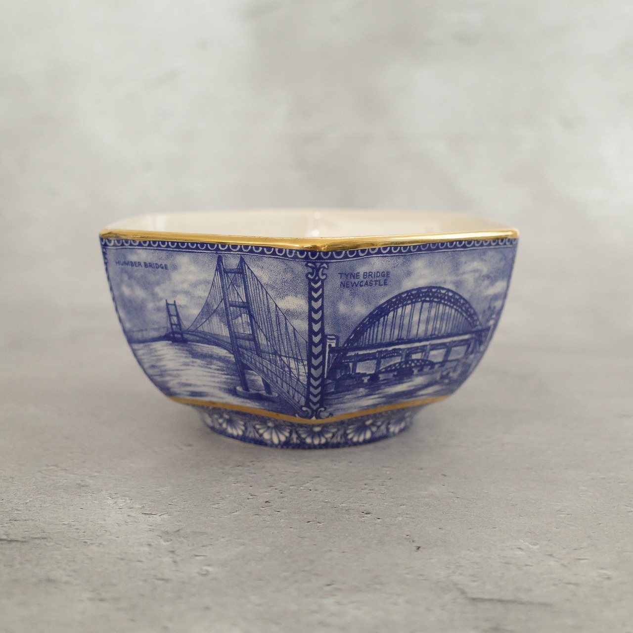 世界最高級ブランド　ボウル皿 リントンズ】×【Wade社】 ブリッジ柄のボウル皿 Ringtons Japan