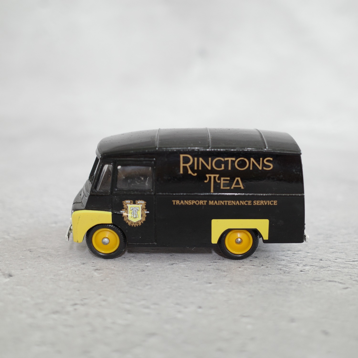 【リントンズ】 紅茶宅配 バンのフィギュアカー 1959年 Morris CD 150 Van