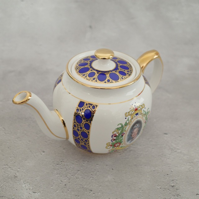 ティーポットカバー エリザベス女王 リントンズ】×【Wade社】 エリザベス女王即位50周年記念限定