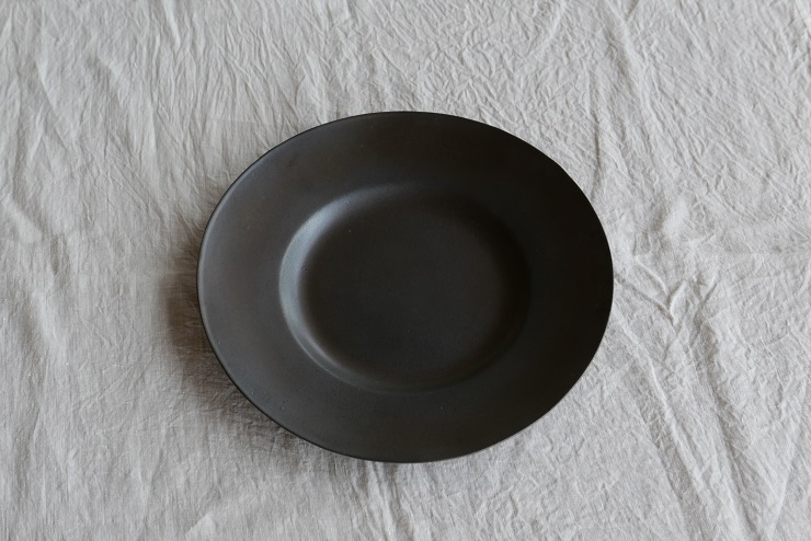 TOKONAMESTORE  ROUND PLATE・L　IRON BLACK