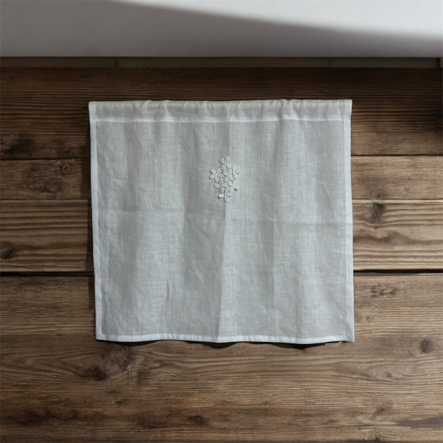 リネンカフェカーテン　リノネージュ　ホワイト　モチーフ付き