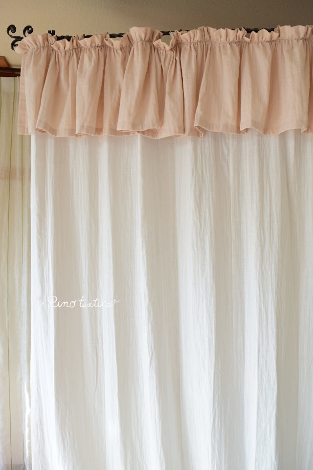 ピンクのカーテン