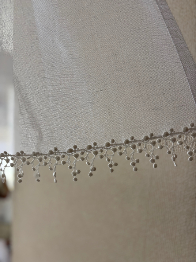 カフェカーテン　リノパリジェンヌ　飾りレース付き【ソワ】