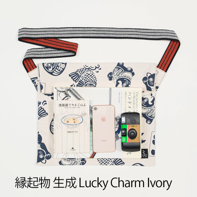 MAIDOサコッシュ大】柄物 前掛け紐 ショルダーバッグ B4サイズ 日本製