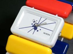 ニクソン NIXON 腕時計 VEGA A726-465 White/Red/Yellow/Blue