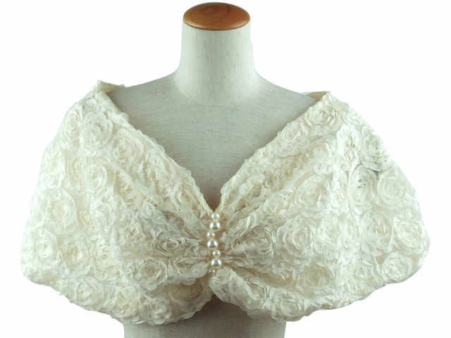 ボレロ　結婚式　薔薇モチーフの華やかなケープボレロ　パール付　ベージュ