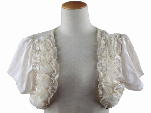 ボレロ　結婚式　うっすらストライプの薔薇モチーフボレロ　白