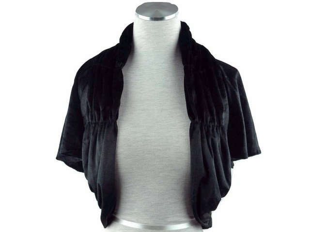 ボレロ　結婚式　つややかな光沢がエレガントなベロアボレロ 黒