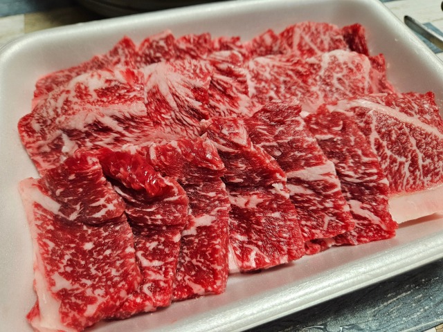 【ほろよい牛ファーム宮古島】新規格300g！ロース焼肉用