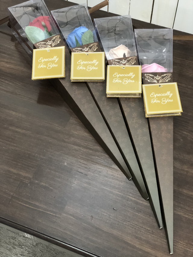 池袋、プリザーブドフラワー専門店　フラワーショップリズカスタンダードローズプリザーブドフラワー1輪茎付