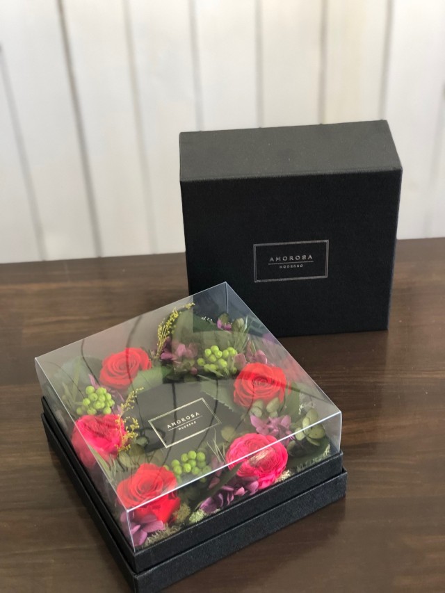 池袋　プリザーブドフラワー専門店　フラワーショップリズカグロリアスボックスフラワー Mプリザーブドフラワーレッド赤バラ