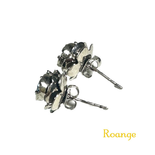 バラスタッドピアス
