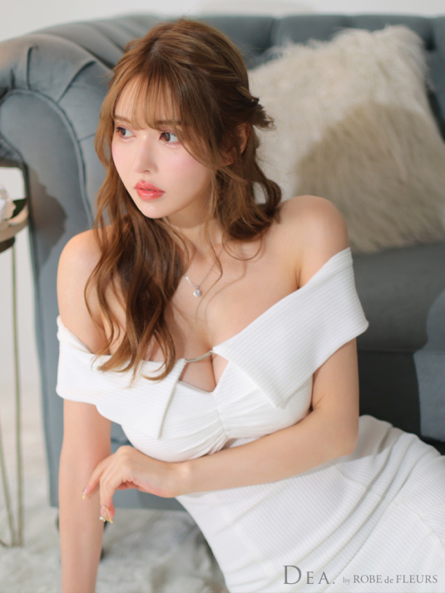 Lサイズあり】オフショルフレアマーメイドミディアムキャバドレス(DE3318) 