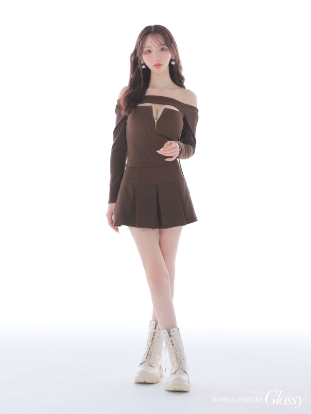 XSサイズあり】オフショルダーロングスリーブバストカット