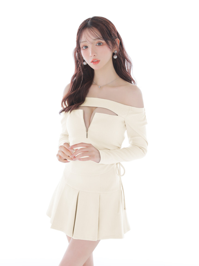 【グランジ】NICO MOLLY25ssドレッシーオフショルロングスリーブ グランジ】NICO MOLLYドレッシーオフショルロングスリーブ XS