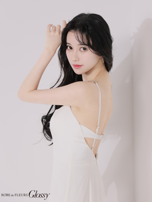 Lサイズあり】 チェーンショルダーサテンマーメイドロングキャバドレス