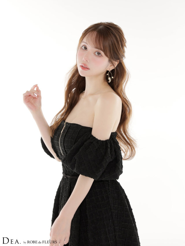 【新作】ディアバイローブドフルール オフショル S キャバドレス de4334 XSサイズあり】ラメジャガードオフショルバルーンスリーブロングキャバ