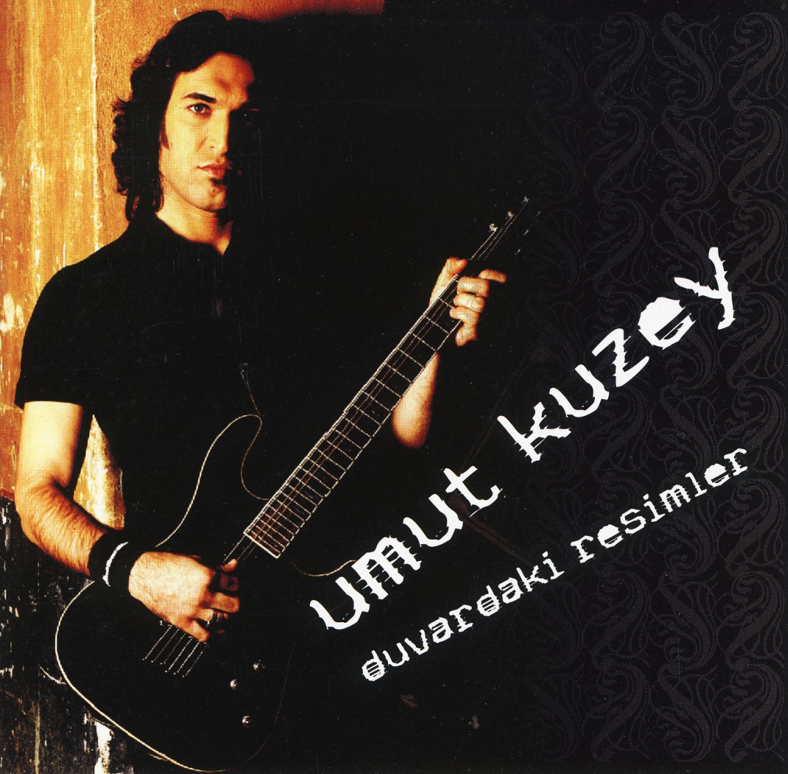 UMUT KUZEY (Turkey) / Duvardaki Resimler