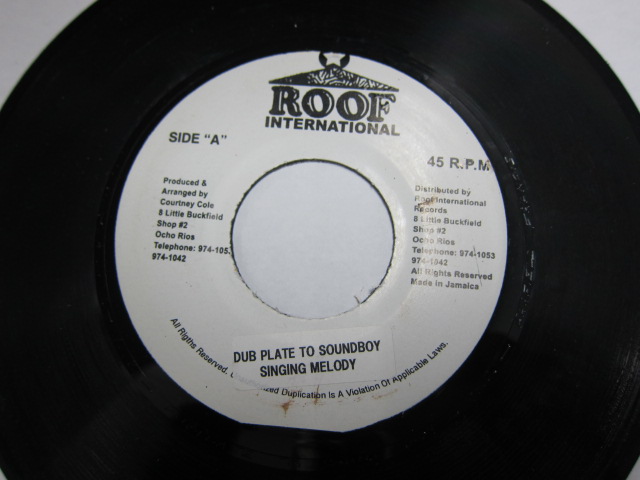 SINGING MELODY / DUB PLATE TO SOUND BOY / ROOF INTERNATIONAL