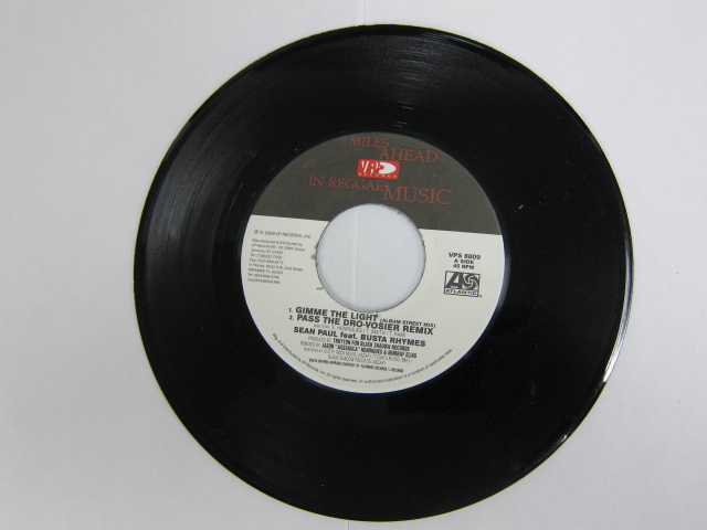 SEAN PAUL feat BUSTA RHYMES / 1.GIMME THE LIGHT 2.PASS THE DRO-VOSIER REMIX / V.P.RECORD