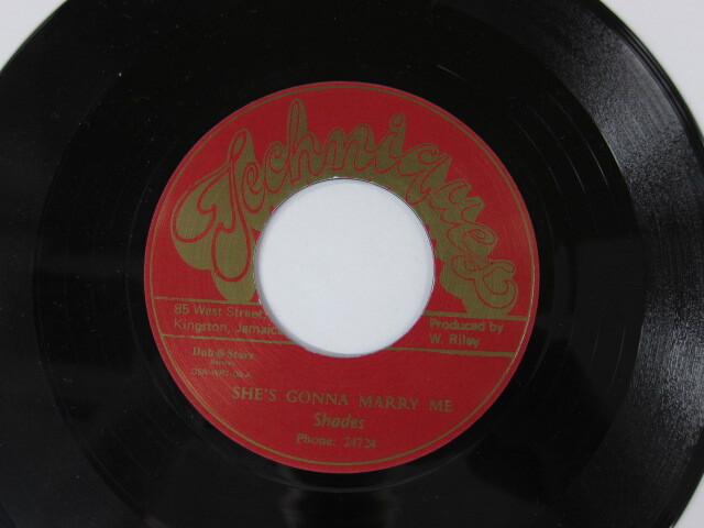 SHADES / Aside SHE'S GONNA MARRY ME / Bside NEVER GONNA GIVE YOU UP / TECHNIQUES