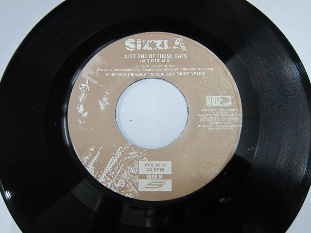 SIZZLA / Aside JUST ONE OF THOSE DAYS(ACOUSTIC MIX) / Bside BRIGHT SUNSHINE / V.P. RECORDS