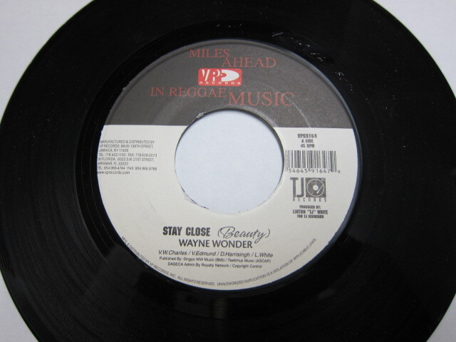 Aside WAYNE WONDER / STAY CLOSE / Bside MAVADO / GANGSTER DON'T PLAY / BEAUTY & THE BEAST RIDDIM / V.P. RECORDS