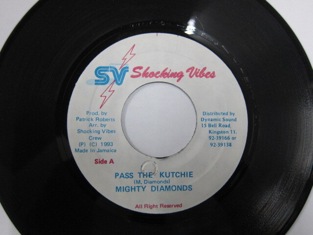 MIGHTY DIAMONDS / PASS THE KUTCHIE / FULL UP RIDDIM / SHOCKING VIBES