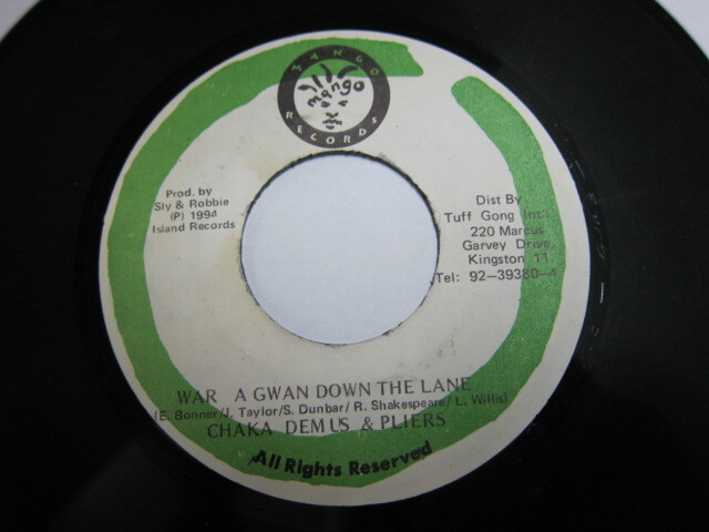 CHAKA DEMUS & PLIERS / WAR A GWAN DOWN THE LINE / QUEEN MAJESTY RIDDIM / MANGO