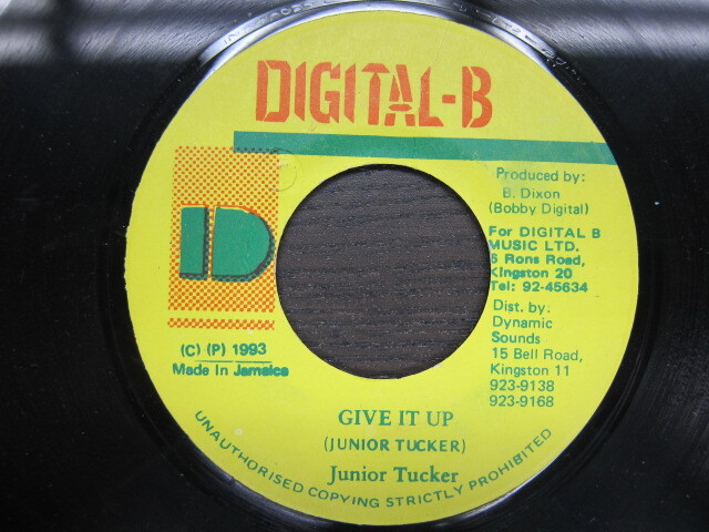 Junior Tucker / GIVE IT UP / DIGITAL-B