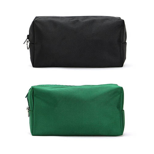 耐久性に優れた1690d ポリエステルを使用したソリッドポーチ。