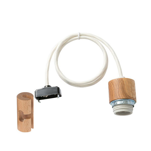 シンプルなデザインの無垢木材を使用したソケット