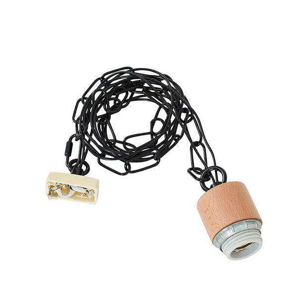 シンプルな無垢木材と異素材のスチールチェーンを使用したデザイン性の高いソケット