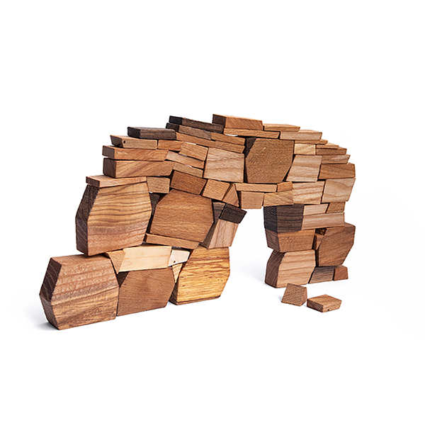 デザイン性のある積み木オブジェ。