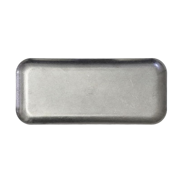 耐久性と美しさを兼ね備えた SUS304（18-8ステンレス）を素材に用いたトレイ。