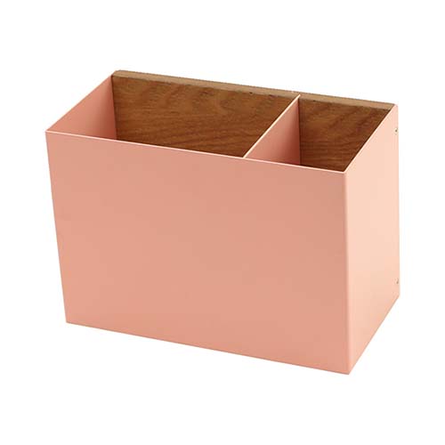 シンプルに、アルミと木の素材の組合せを楽しむリモコンホルダー。