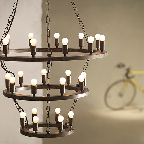 アンティーク感と現代的エッセンスの融合