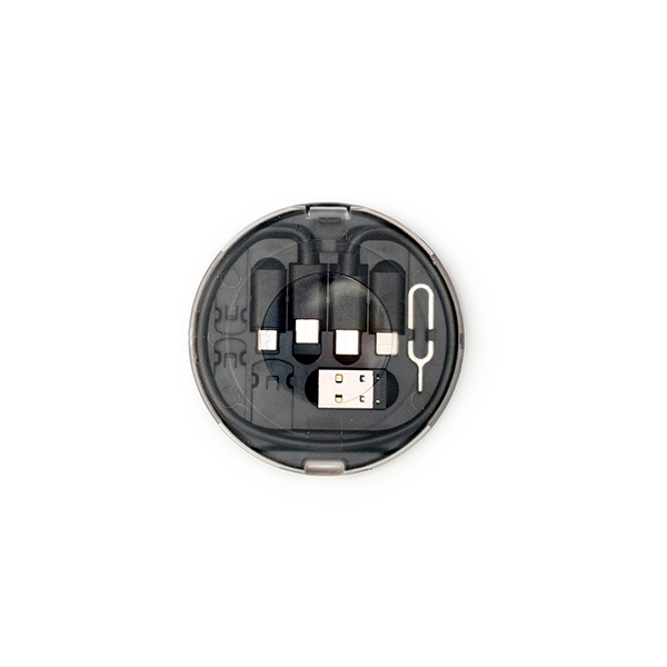 これさえあれば外出先での充電やデスク作業に困らない変換アダプターセット。