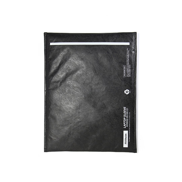 「SHANK HEATER」をより快適に持ち運び、スマートに使うために仕上げた、スペシャルな別注ケース。