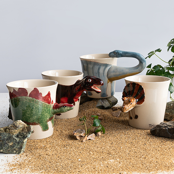 にゅっと飛び出した迫力満点な3D恐竜マグ。