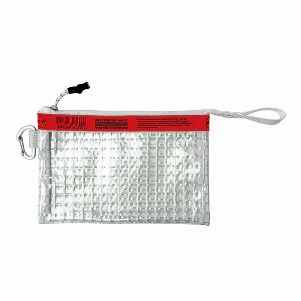 透明の塩化ビニールに、ポリエチレンの糸を格子状に入れた素材を使用