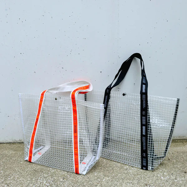 中が見えるトートバッグ。