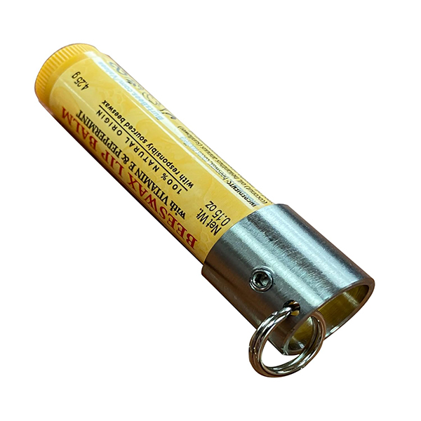 シンプルかつスマートなデザインのリップクリームホルダー。