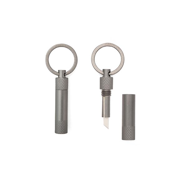 キーホルダータイプの携帯用ミニセラミックナイフ。