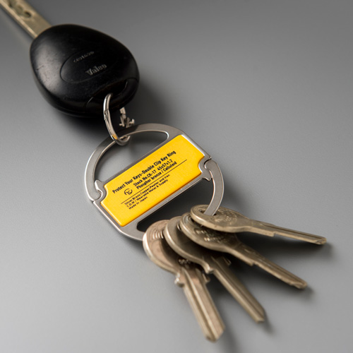 1920年代～1930年代頃に広告用に使われていたと思われるキーリングをベースに制作したクリップキーリング。