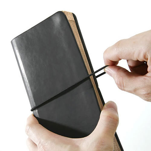 革のような風合いのポリウレタンを使った蛇腹式のファイル。