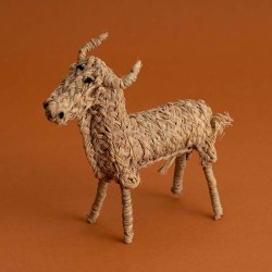 全て手作業で作られたなんとも牧歌的なオブジェ。